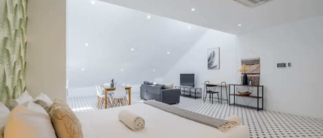 1 bedroom, internet, bed sheets