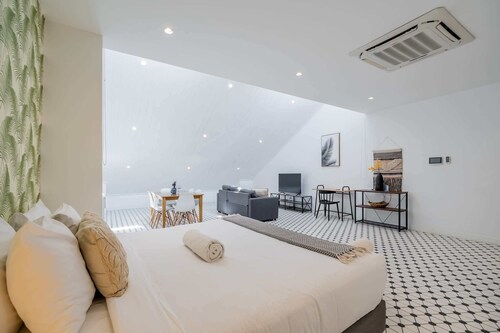 w* | Sunny Loft in Plaza Catedral