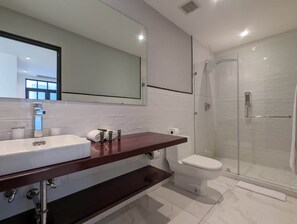 Douche, serviettes fournies