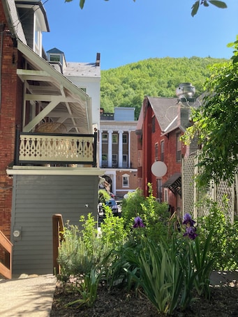 Exterior. Cozy private 1 bedroom in downtown Jim Thorpe