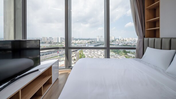 Design Apartment, 2 Bedrooms, Marina View | Desk, laptop workspace, blackout curtains, soundproofing - Landmark 81 Luxury - SaigonHomes (Ho Chi Minh City)