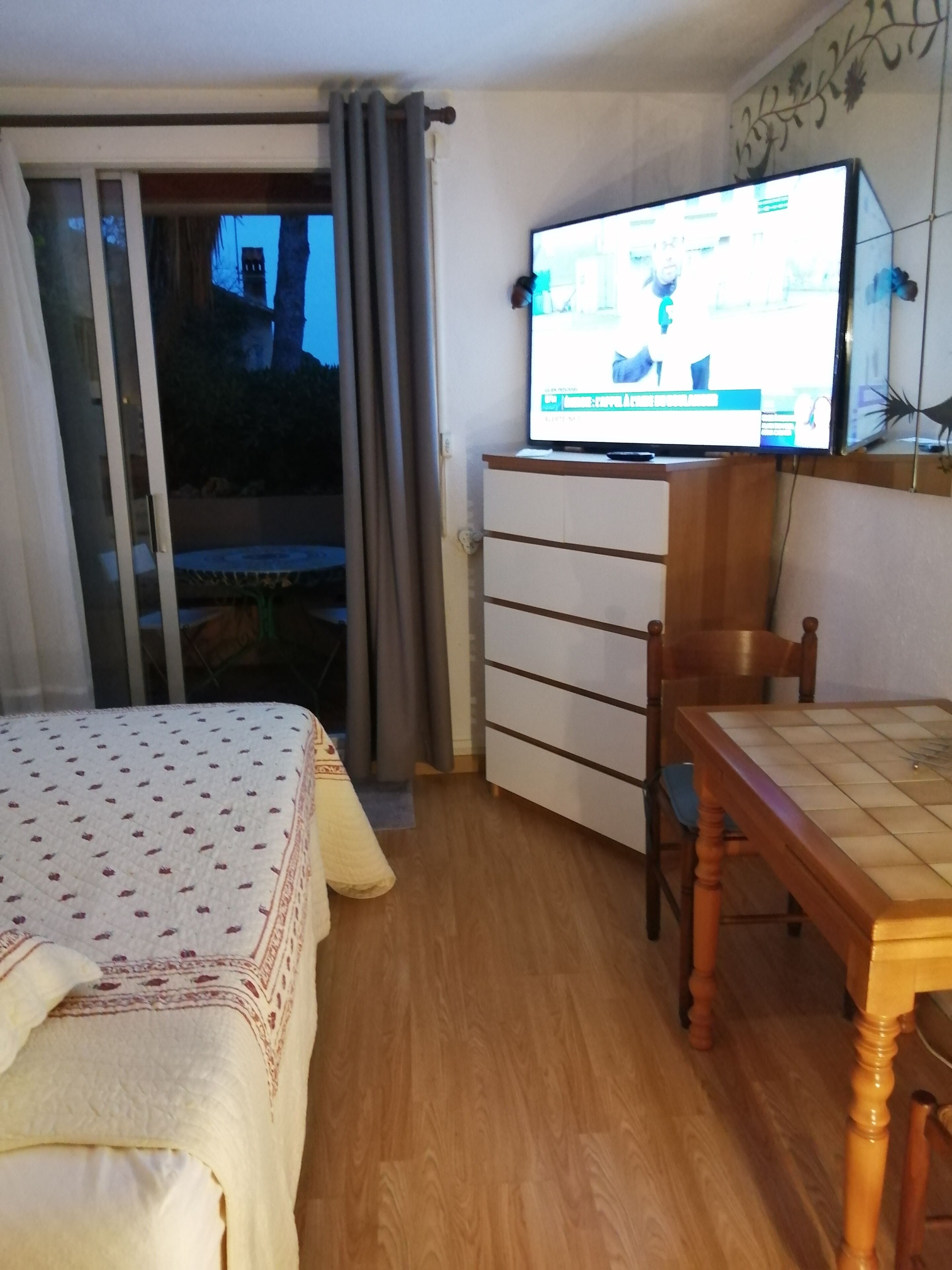 Iron/ironing board, WiFi