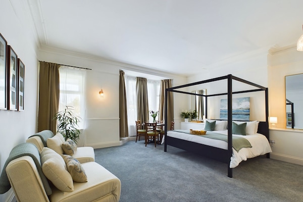 Familjerum - utsikt mot trädgården | 1 sovrum, gratis wi-fi och sängkläder