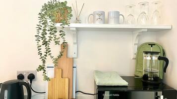 Deluxe Twin Room | Private kitchen | Coffee/tea maker, high chair, eco-friendly cleaning products