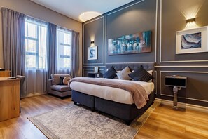 Deluxe Villa | Premium bedding, memory foam beds, individually decorated - Braham Lodge - The Octave (Sandton)