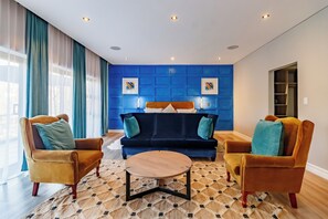 Premium bedding, memory-foam beds, individually decorated - Braham Lodge - The Octave (Sandton)