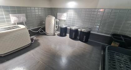 Apartment - located in Southall 1 Double bedroom with additional bed if required