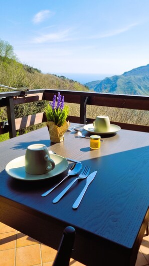 Outdoor dining - Bee Freeride Biker house (Magliolo)