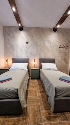 1 bedroom, iron/ironing board, WiFi, bed sheets - Bee Freeride Biker house (Magliolo)