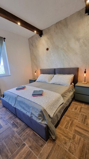 1 chambre, fer et planche à repasser, Wi-Fi, literie fournie
