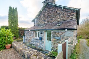 Exterior - Fisherbeck Cottage - Short stroll to town centre (Ambleside)