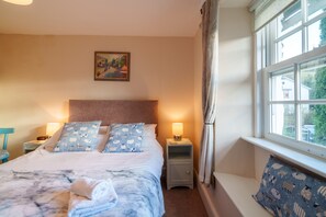 3 bedrooms, travel cot, WiFi, bed sheets