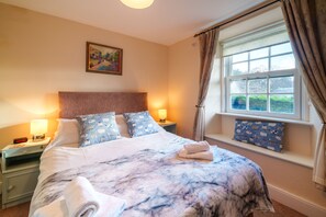 3 bedrooms, travel crib, WiFi, bed sheets - Fisherbeck Cottage - Short stroll to town centre (Ambleside)