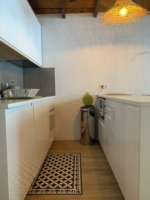 Kylskåp, mikrovågsugn, ugn och spishäll