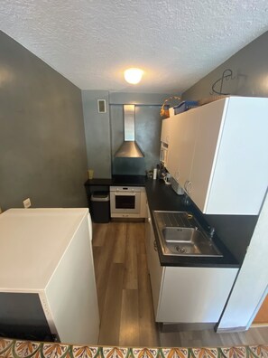 Kühlschrank, Mikrowelle, Geschirrspüler