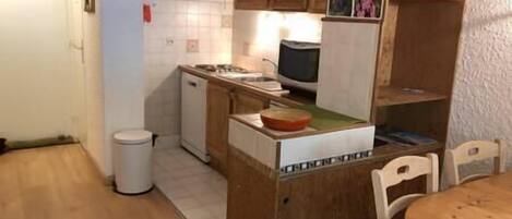 Frigorífico, microondas, horno y lavavajillas