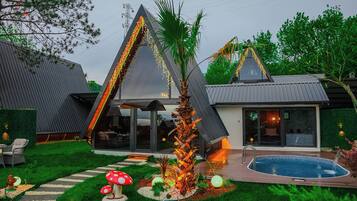 2 bedrooms, free minibar, desk, laptop workspace