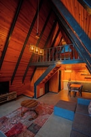 Minibar con artículos gratuitos y escritorio