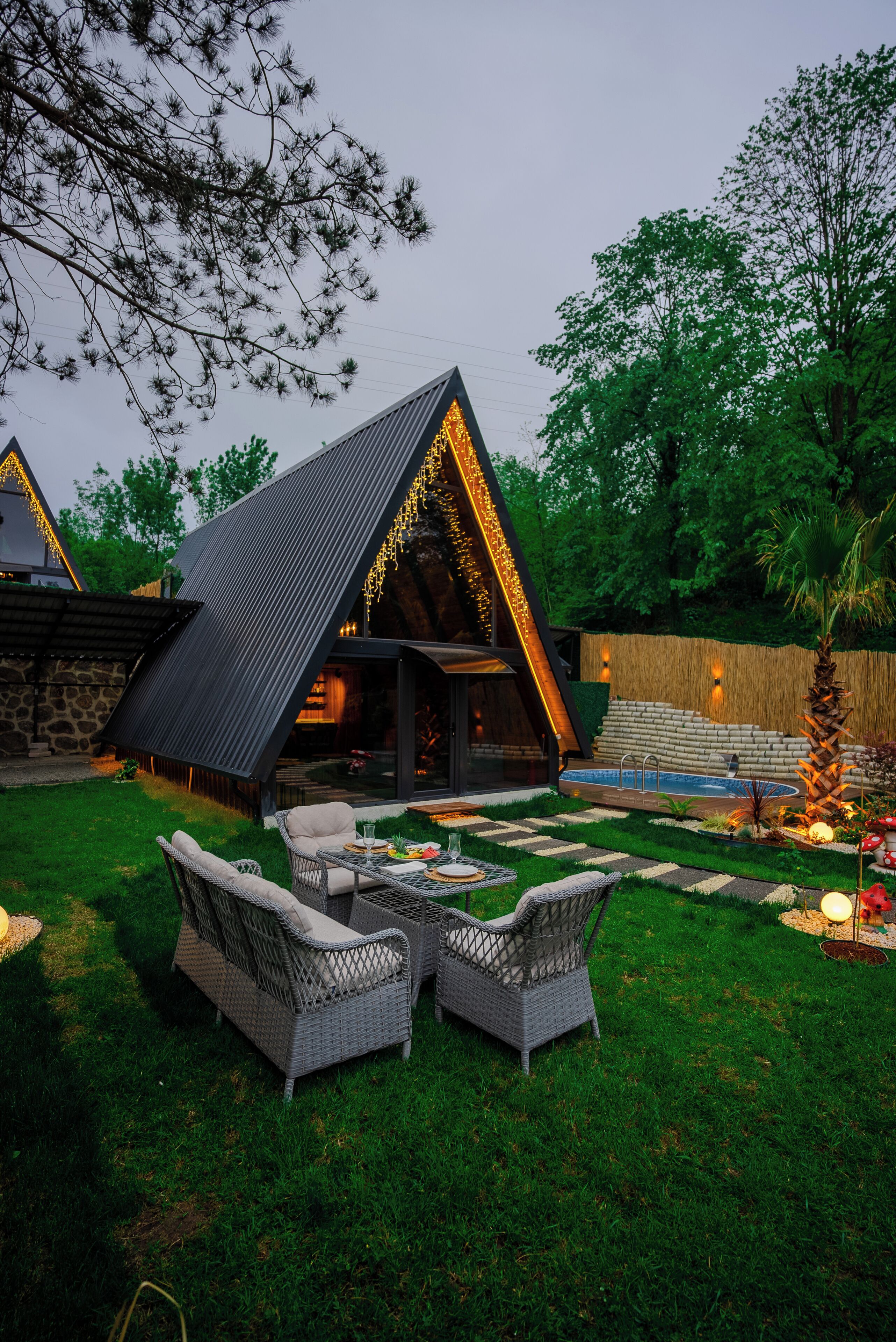 Bangalô luxo, 1 quarto, vista para o lago | Frigobar (abastecido com itens grátis), escrivaninha