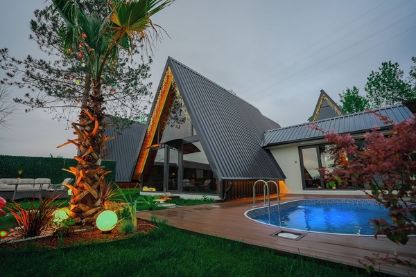 Bungalow Deluxe, 2 camere da letto, vista lago | Minibar con snack e bevande gratuite, una scrivania, postazione laptop