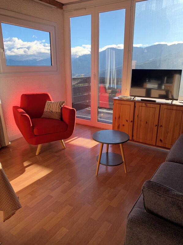 TV - Studio galerie commerciale Praloup (Uvernet-Fours)