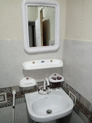 Deluxe Double Room | Bathroom