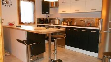 Réfrigérateur, micro-ondes, four, lave-vaisselle