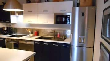 冰箱、微波炉、烤箱、洗碗机