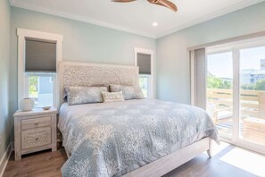 5 bedrooms, iron/ironing board, travel cot, free WiFi - The Bend and Snapper (Carolina Beach)