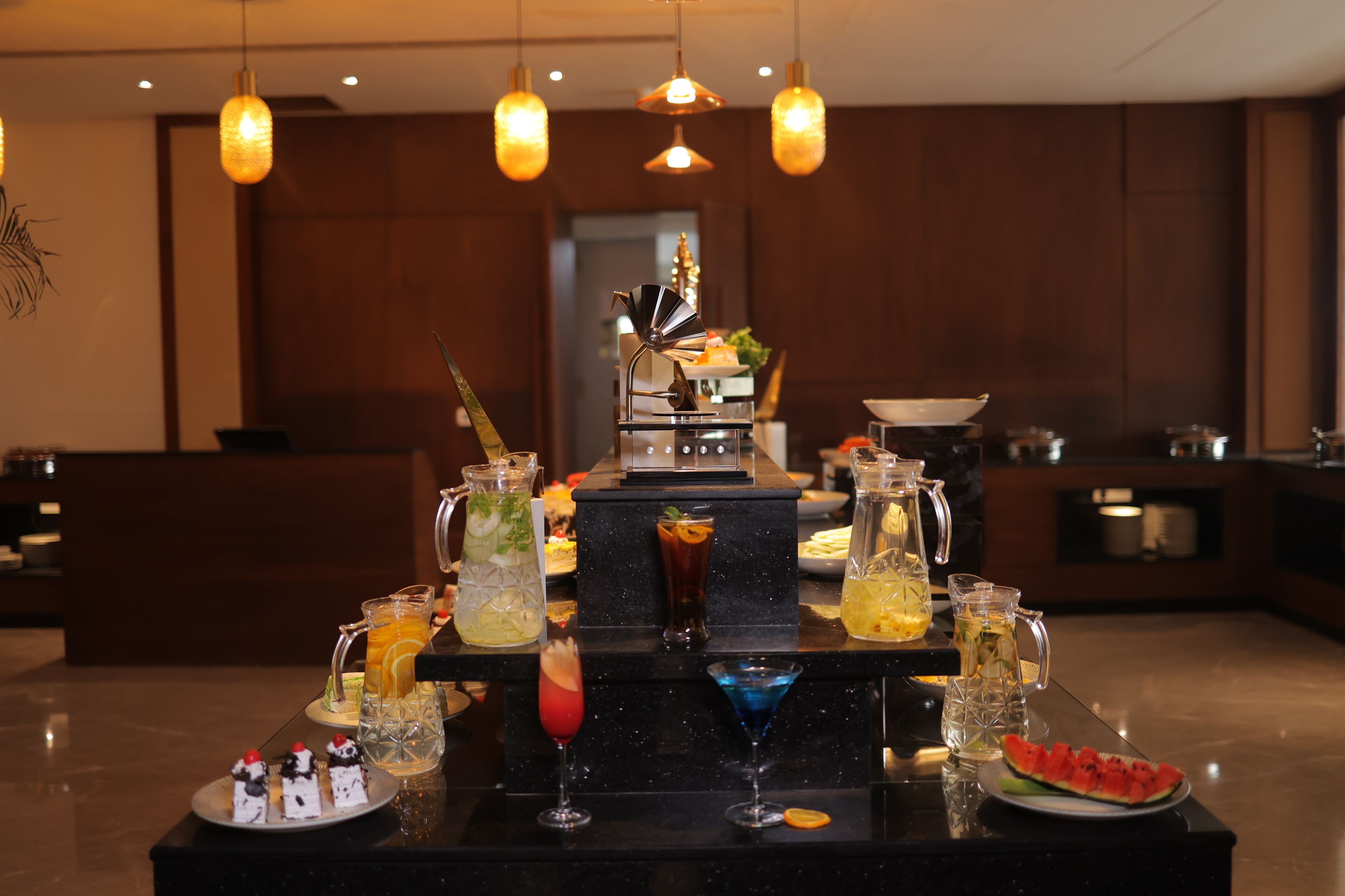 Desayuno buffet diario (INR 500 por persona)