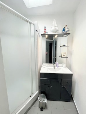 Shower, hair dryer - Charmante maisonnette Bord de mer Terrasse (Guidel)