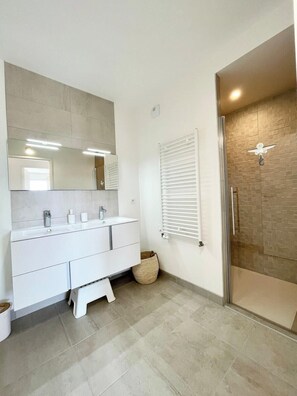 Shower - Spacieux appartement neuf de standing Hyper Cosy (Larmor-Plage)