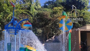 10 piscinas externas
