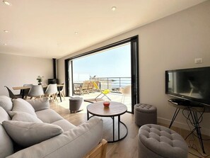 Télévision, cheminée