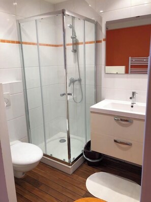 Shower, hair dryer, toilet paper - Appartement Ultra cosy front de mer (Larmor-Plage)