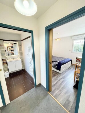 4 bedrooms, iron/ironing board, WiFi