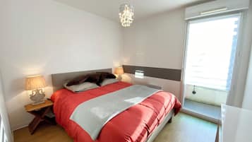 2 bedrooms, iron/ironing board, WiFi