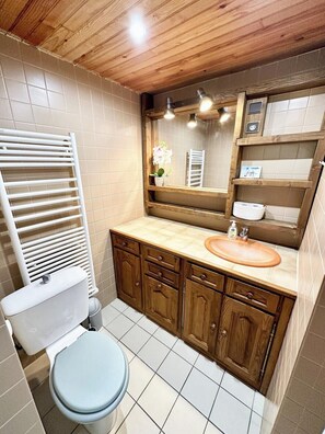 Bruser, hårtørrer, Toiletpapir