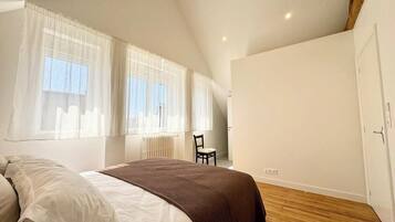 4 slaapkamers, een strijkplank/strijkijzer, wifi