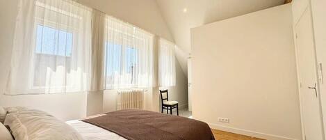 4 chambres, fer et planche à repasser, Wi-Fi