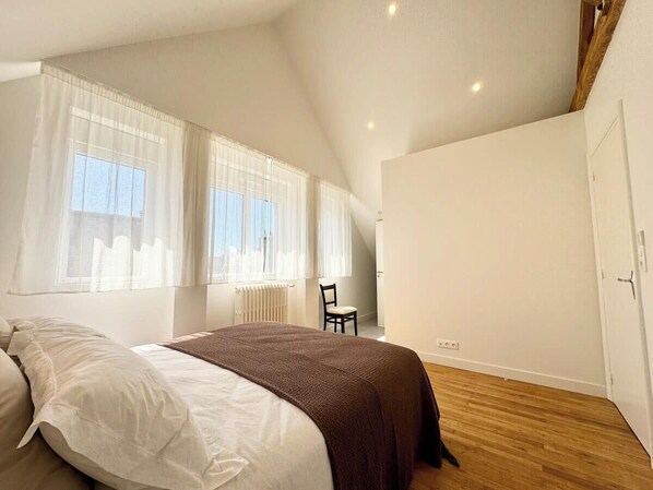 4 chambres, fer et planche à repasser, Wi-Fi