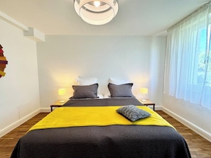 4 bedrooms, iron/ironing board, WiFi