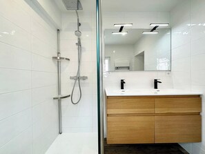 Shower, hair dryer, toilet paper