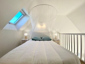 1 slaapkamer, een strijkplank/strijkijzer, wifi