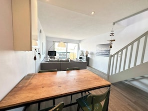 Dining - T3 Duplex – Vue mer 180° sur le port de Lomener (Ploemeur)