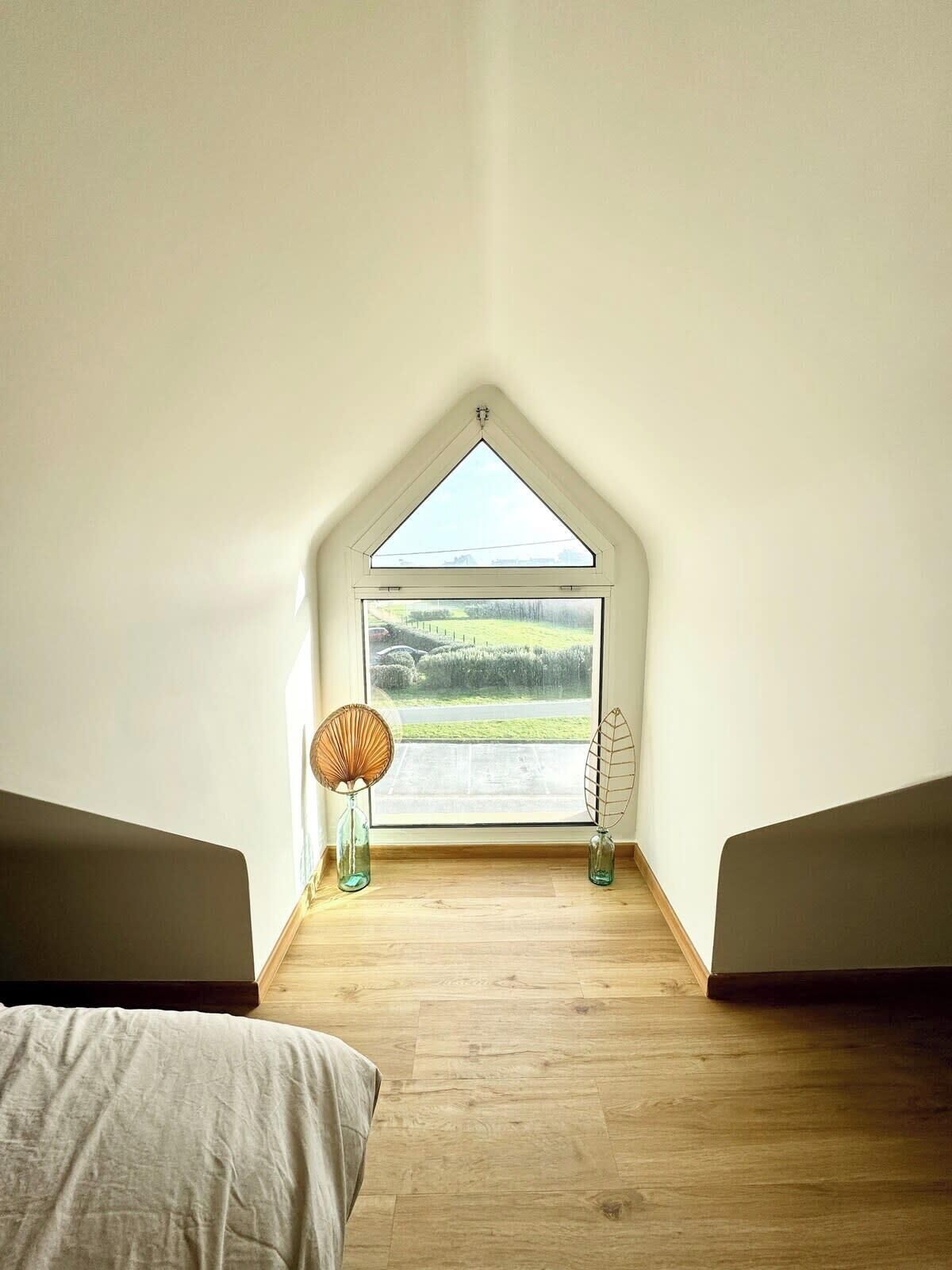 2 bedrooms, iron/ironing board, WiFi