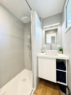 Een douche, een haardroger