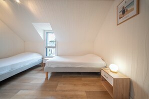 2 bedrooms, iron/ironing board, WiFi