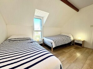 2 bedrooms, iron/ironing board, WiFi