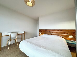 2 bedrooms, iron/ironing board, WiFi